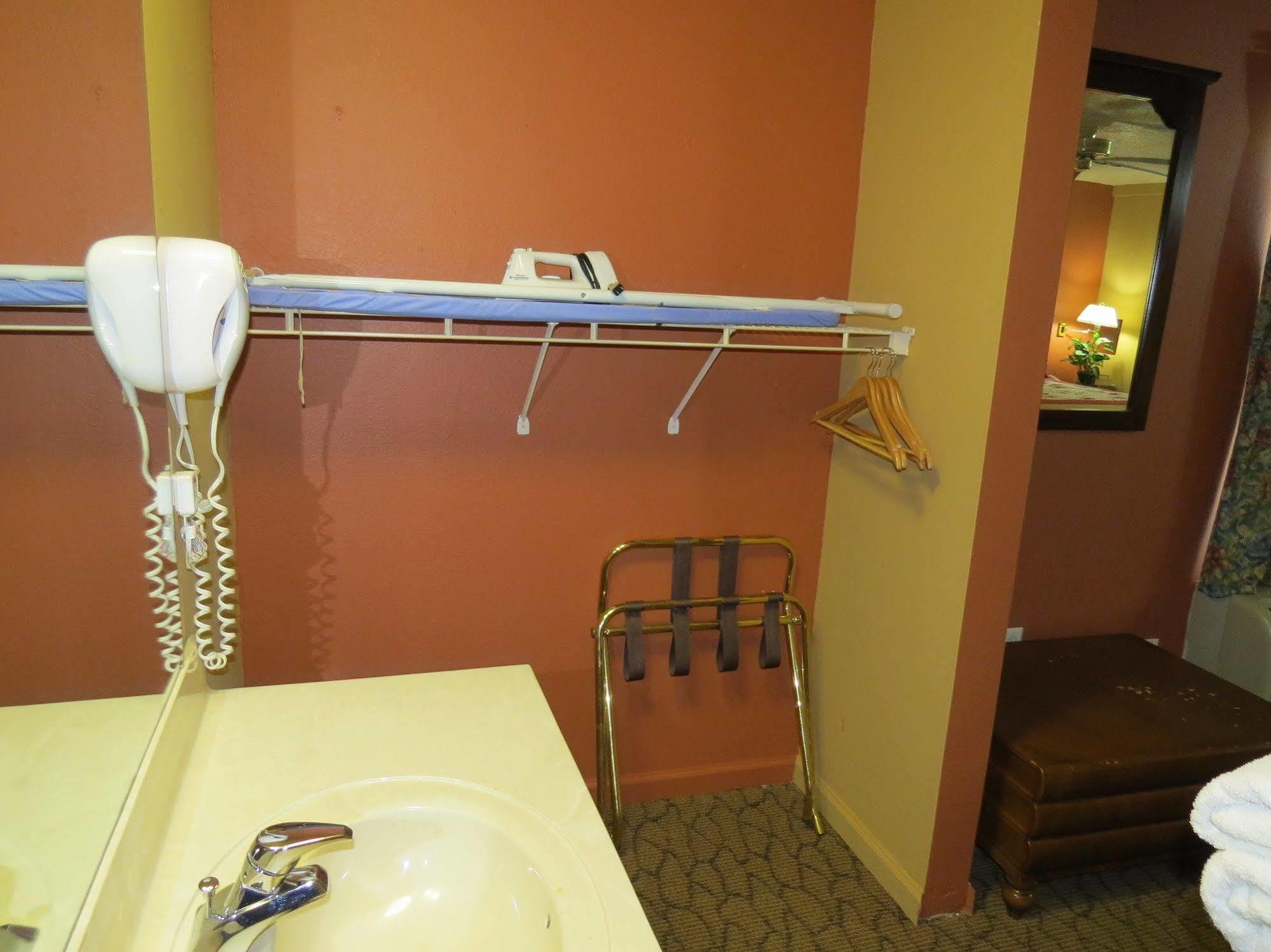 First Western Inn Caseyville Esterno foto
